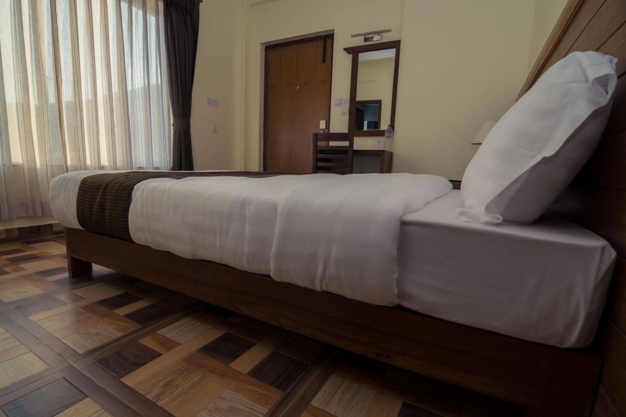 Hotel Mountain View - Lakeside Pokhara Zewnętrze zdjęcie